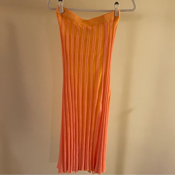 House of Harlow Orange Pleated Two Piece Skirt Set - Picture 4 of 7
